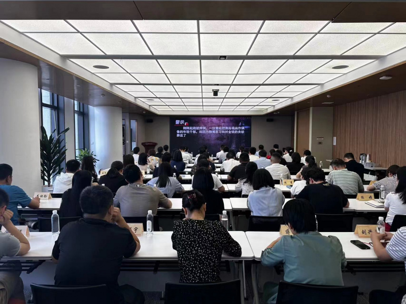 1739861555140793095s.jpg 浙江東方紀(jì)委牽頭組織國貿(mào)集團(tuán)金融服務(wù)勤廉建設(shè)片組年輕黨員干部集中觀看警示教育片.jpg